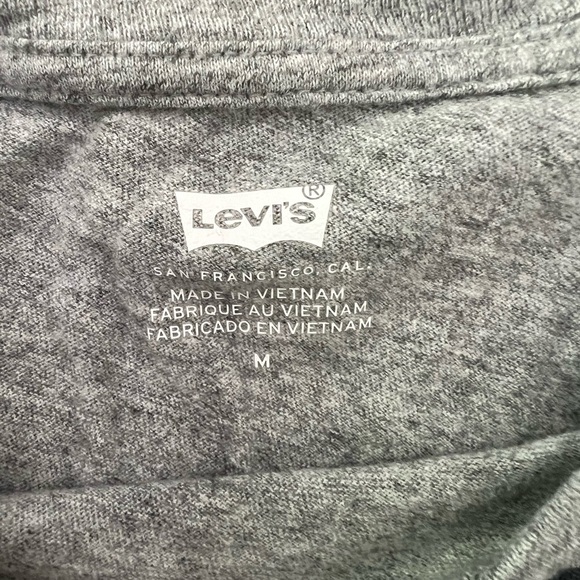 Levi's Gray and Red T-Shirt - Picture 4 of 4